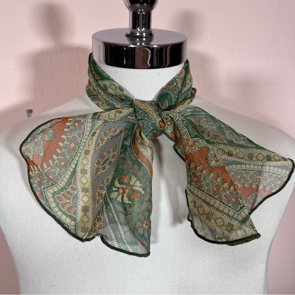 Vintage 1960 70 MCM Mod Avocado green Paisley semi sheer Bow Neck scarf Cravat - Picture 13 of 16